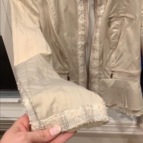 Blazer - Picture 4 of 7